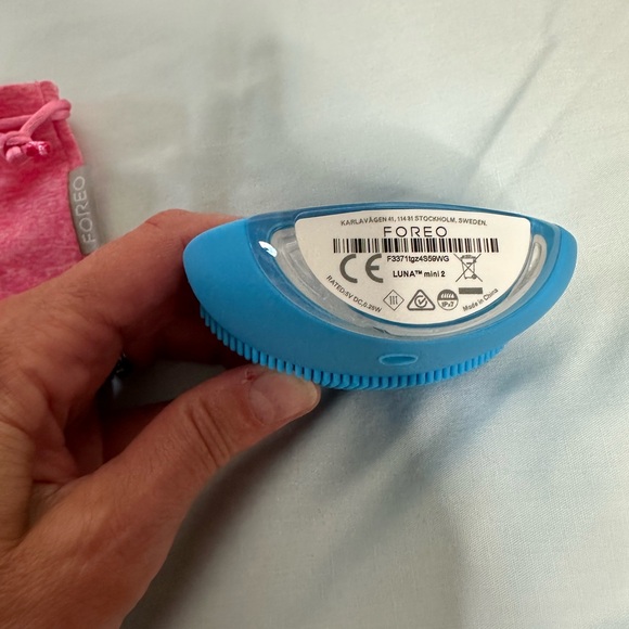 FOREO Luna Mini 2 facial cleanser - Picture 3 of 4